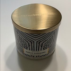 NWT BATH AND BODY WORKS SUNLIT CASHMERE CANDLE!!!
